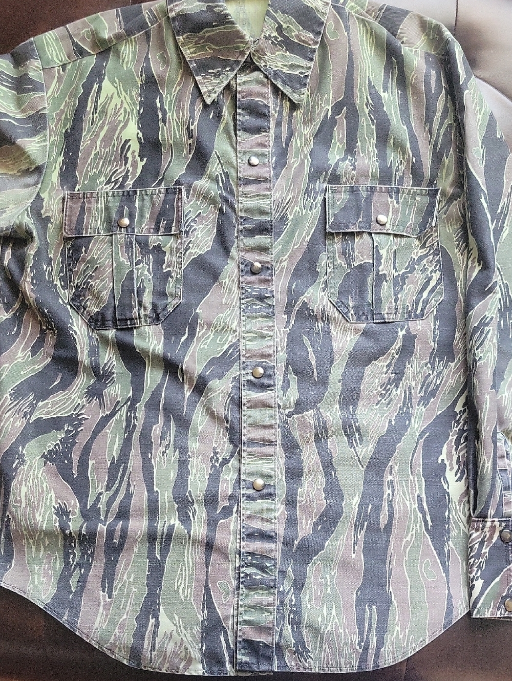 Camo Button-Up Shirt Jacket - Green Tiger Stripe - Picture 5 of 6